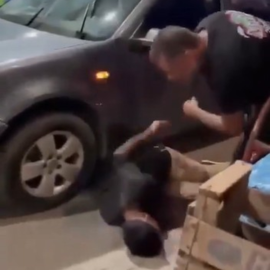 Richard Flores Mercado, de 36 años, conducía en Quilmes por la Avenida Florencio Varela y Calle 125, con intenciones de llegar a su vivienda. Manejaba borracho y chocó. Lo golpearon y luego apareció ahorcado.