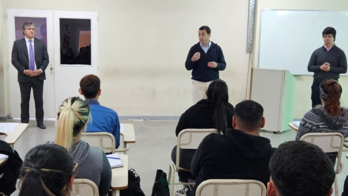 El intendente de San Isidro, Ramón Lanús, durante la capacitación de los nuevos agentes de prevención en la vía pública.