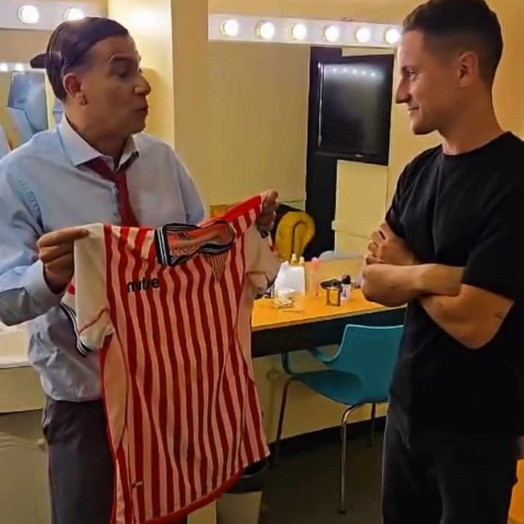 Martin Bossi y Ander Herrera vivieron un momento de risas en el camarín del Teatro El Nacional.