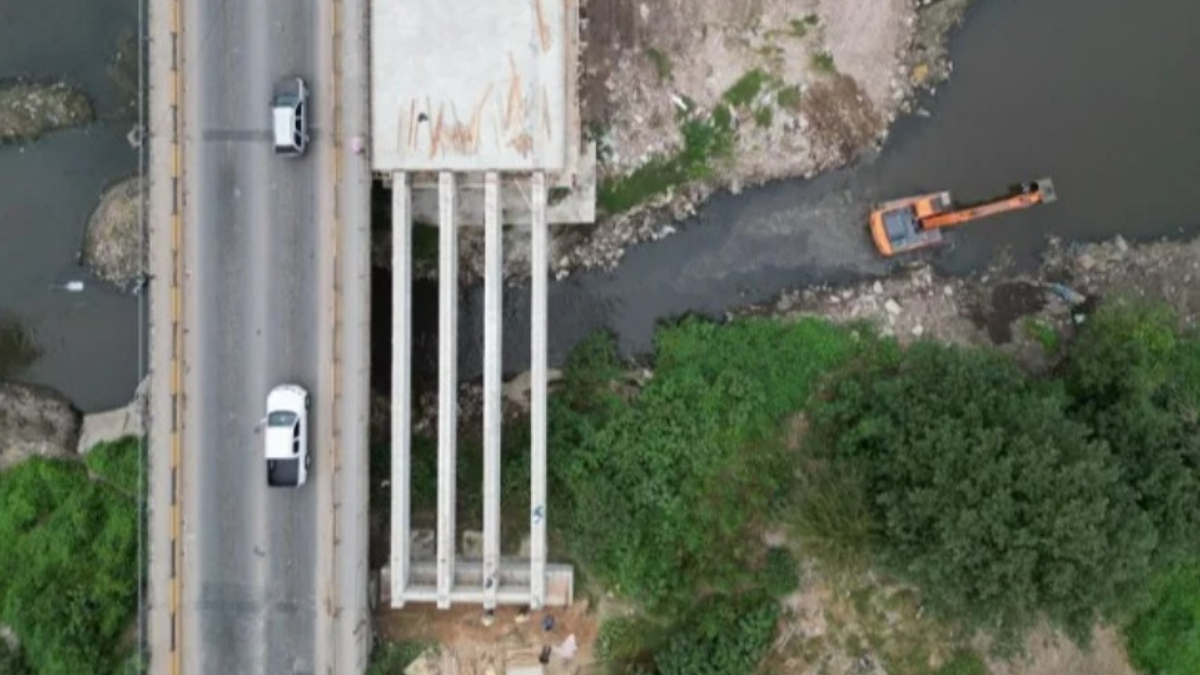 Los trabajos del nuevo puente se realizan sobre la Avenida Gaspar Campos, que conecta a los partidos de San Miguel y Hurlingham cruzando el Río Reconquista.