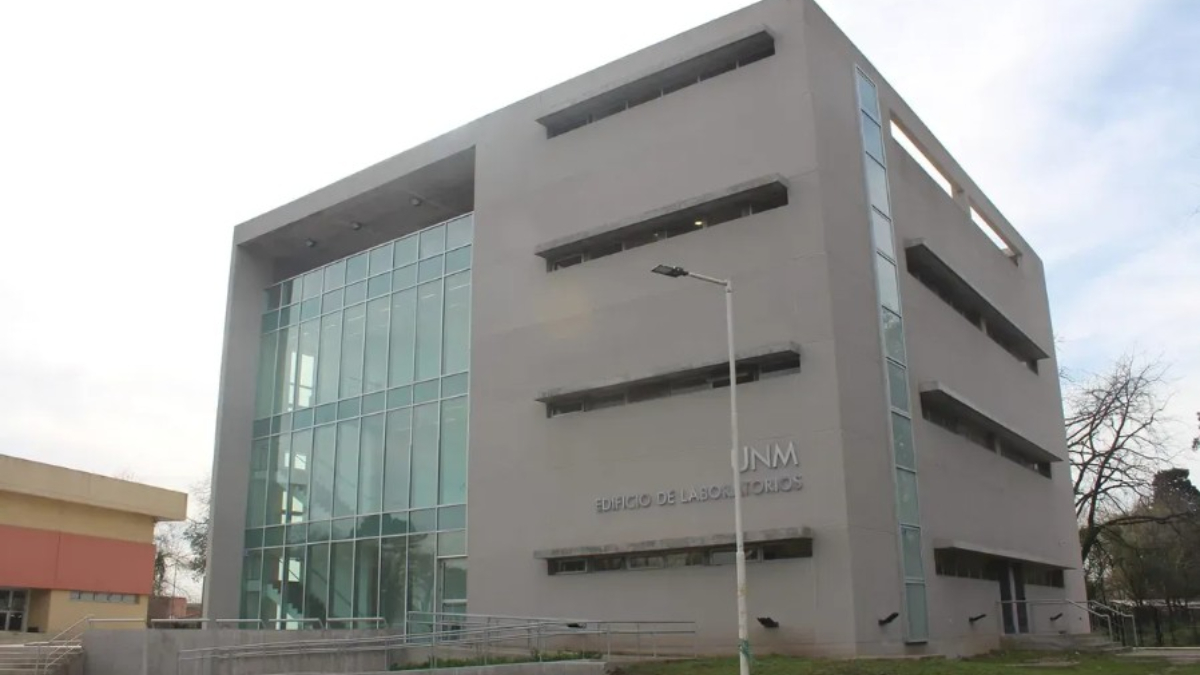 El nuevo espacio de I+D de la Universidad de Moreno funciona en el Edificio de Laboratorios, inaugurado en 2023.