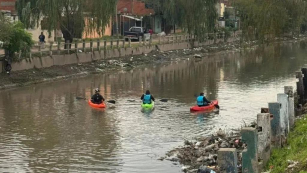 La cuarta víctima del temporal del fin de semana apareció en el Arroyo Las Piedras, en Bernal, partido de Quilmes, donde era intensamente buscado desde hace cuatro días.
