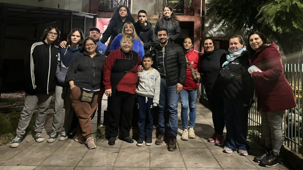 Agustín Balladares, presidente del Concejo Deliberante de Lanús y vice de Partido Justicialista local, se reunió con vecinos los barrios Pampa y Guadalupe, de Monte Chingolo.