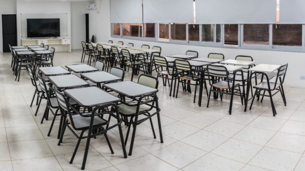 La intendenta de Moreno, Mariel Fernández, estuvo presente en la reinauguración de la sede de la Universidad de las Artes en el distrito.