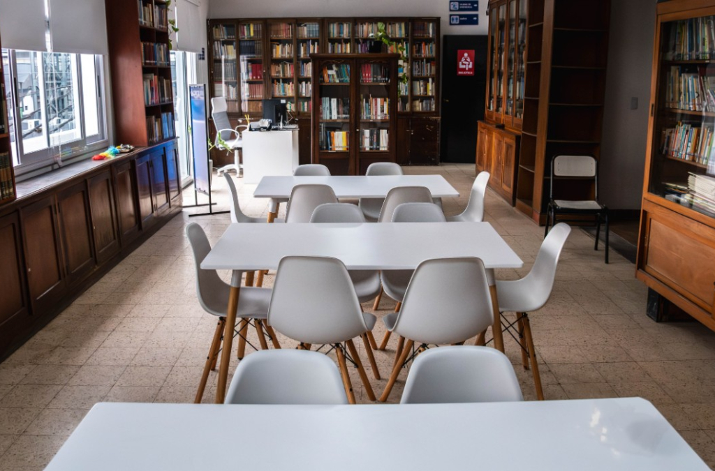 La intendenta de Moreno, Mariel Fernández, estuvo presente en la reinauguración de la sede de la Universidad de las Artes en el distrito.