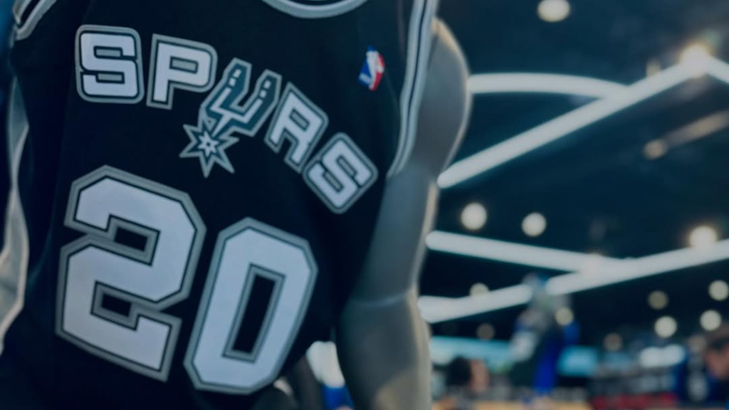 Camisetas oficiales, buzos, pantalones y todo el merchandising oficial de la NBA se podrá encopntrar en el local.