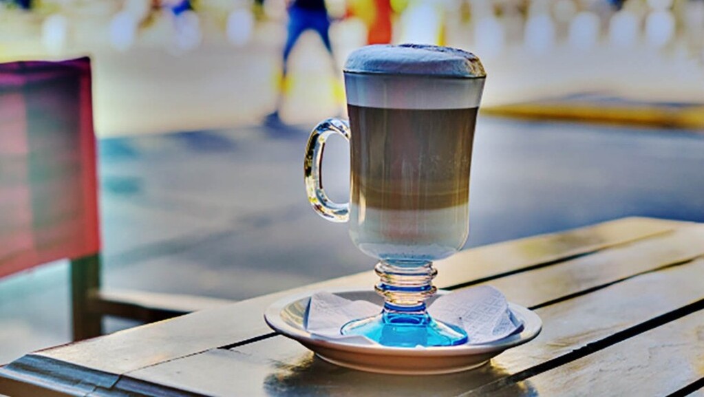 Tres de Febrero, Experiencia Café