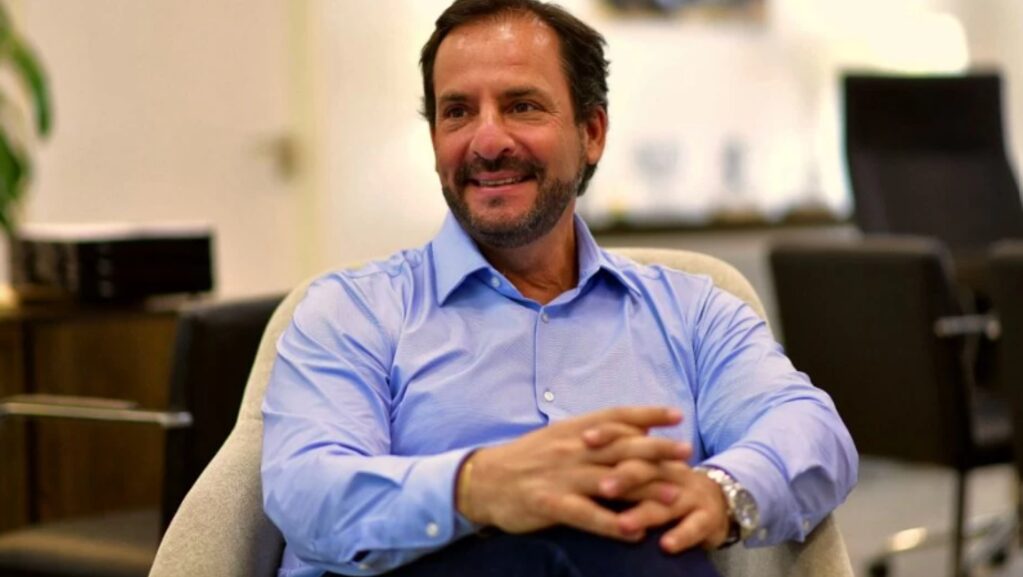 Ariel Sujarchuk, libro, IA