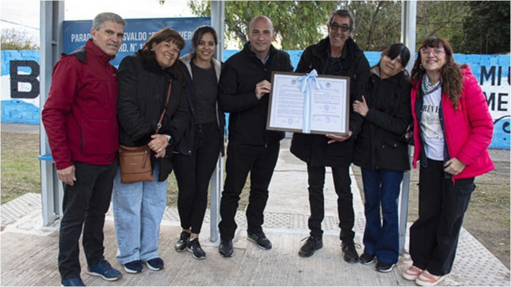 Rubén Osvaldo "Perita" Herrero, el colectivero de la línea 515 de Longchamps al que la Comuna de Almirante Brown homenajeó con una parada que lleva su nombre.