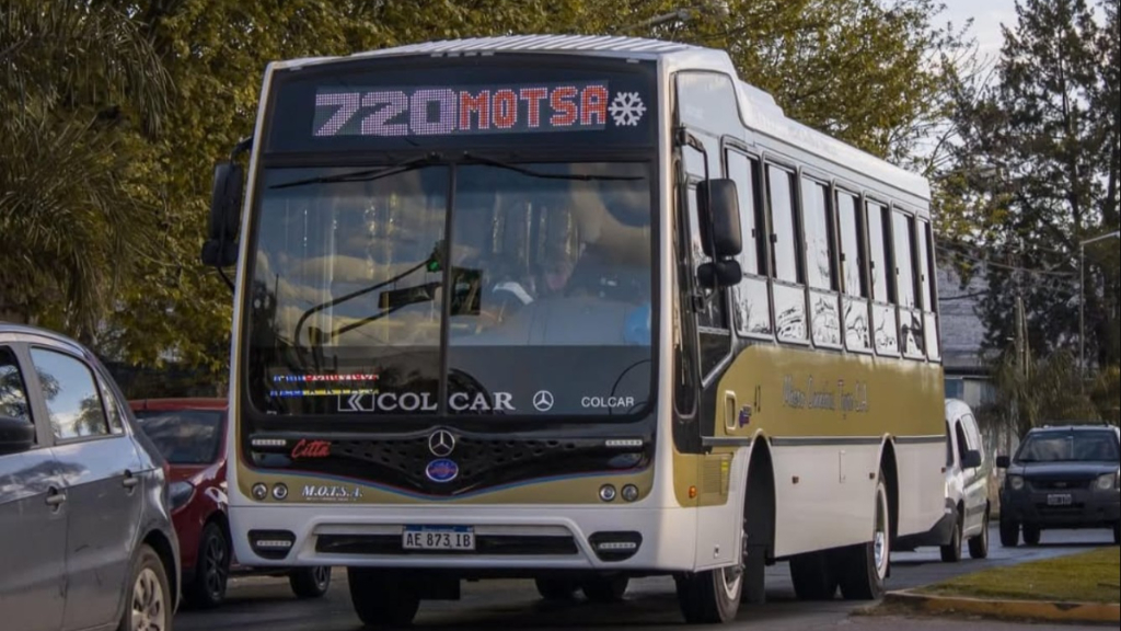 El nuevo ramal de la línea 720 de colectivos tiene una frecuencia de 30 minutos en hora pico y en el resto del día circula uno por hora para unir Nordelta con dos estaciones del tren Mitre.