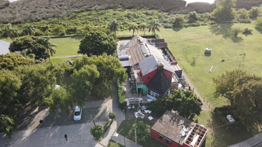 La Comuna de San Isidro demolió un histórico bar en Sáenz Peña y el río y en julio hará lo mismo con otro. El objetivo es liberar la costa opara todos los vecinos.