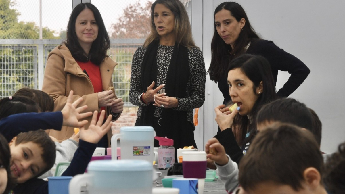 Las escuelas municipales de Vicente López eliminan los alimentos ultraprocesados en las comidas que les dan a los chicos. El objetivo es plantear una alimentación saludable.