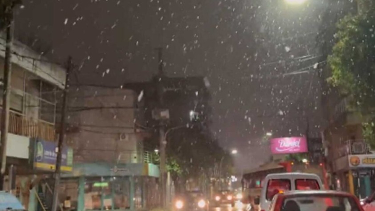En distintos distritos de zona sur, norte y oeste la nieve apareción en plena madrugada.