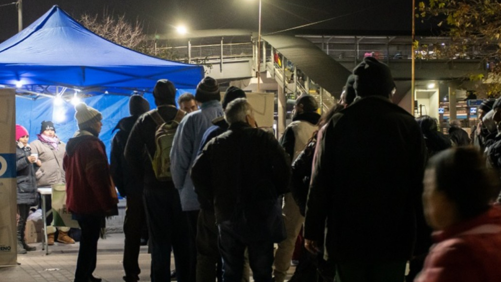 El "Operativo Frío" que realiza la municipalidad de Moreno dura todo junio, julio y agosto, con ayuda a la gente en situación de calle.