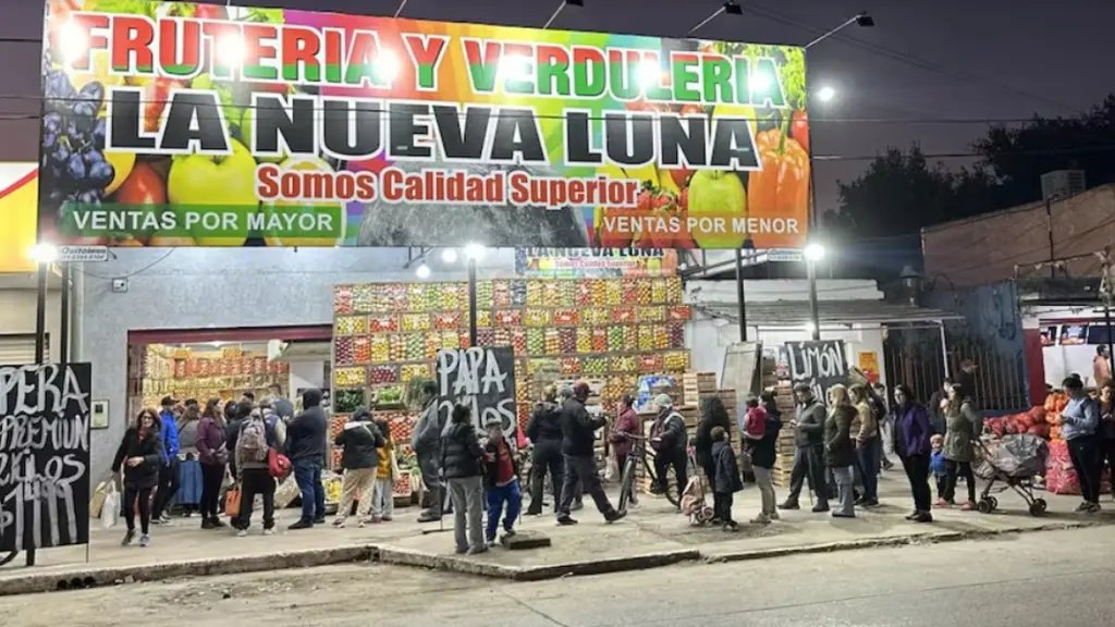 La Nueva Luna de Guernica, en el sur del GBA, es una de las verdulerías que junto a ferias y bazares se volvieron virales en las redes sociales.
