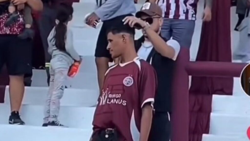 Lanús, peluquero, tribuna