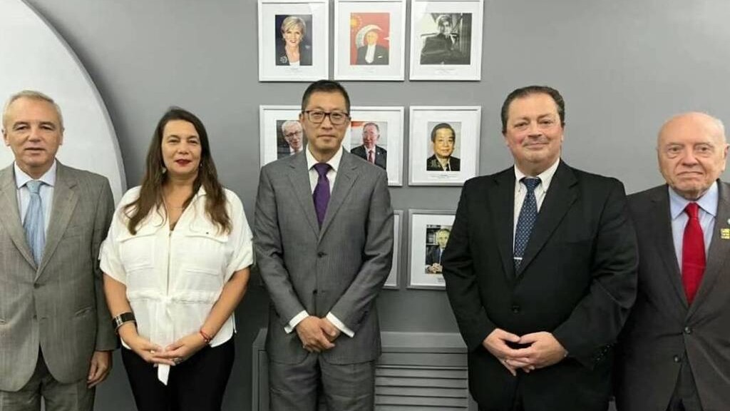 Lanús, Agustín Balladares, embajada de China