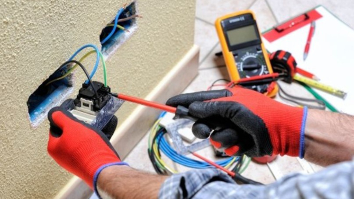 Electricidad, uno de los cursos de Formación Profesional que la comuna de Almirante Brown ofrece en forma gratuita a sus vecinos.