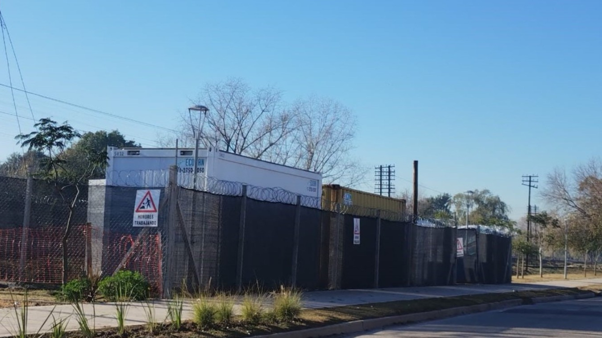 La nueva estación del tren San Martín estará en el paso a nivel de la calle Arricau, en el límite entre José C. Paz y San Miguel.