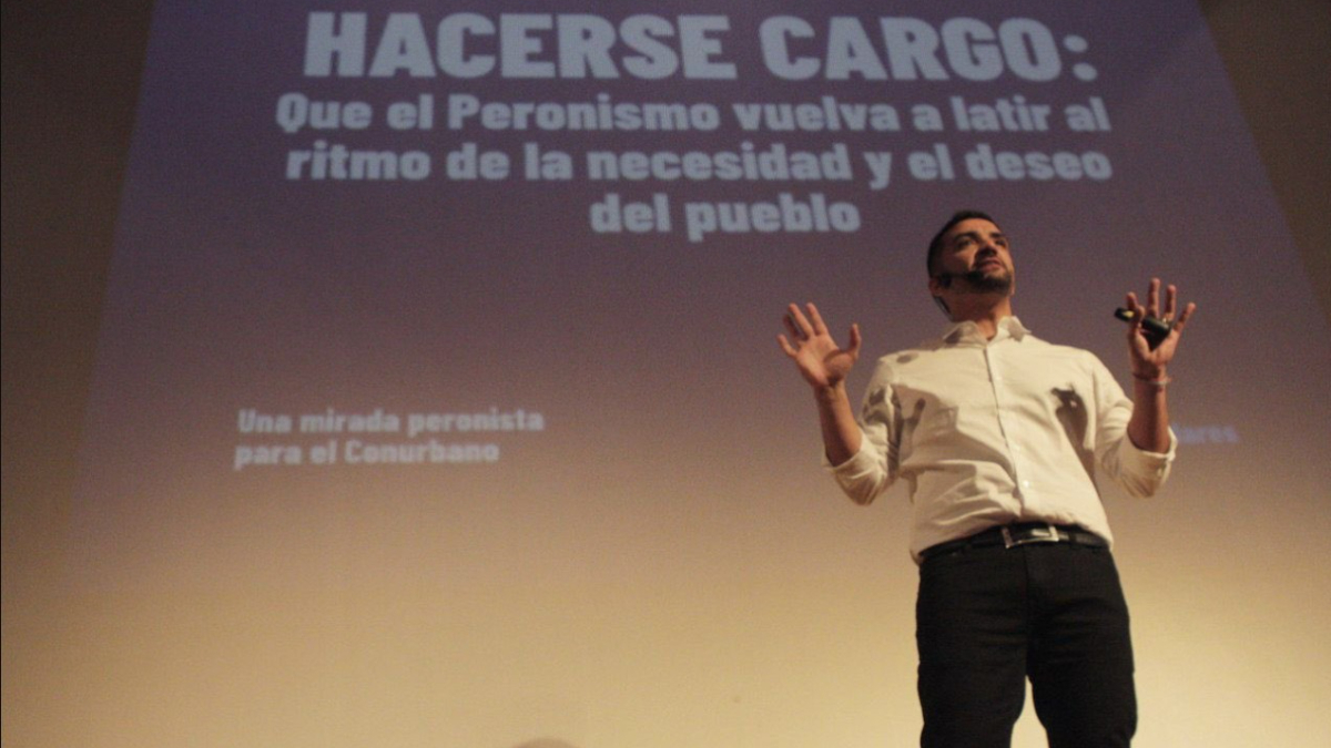 Agustin Balladares presentó su plan de mejoras en el cine-auditorio Tita Merello de la Universidad de Lanús.