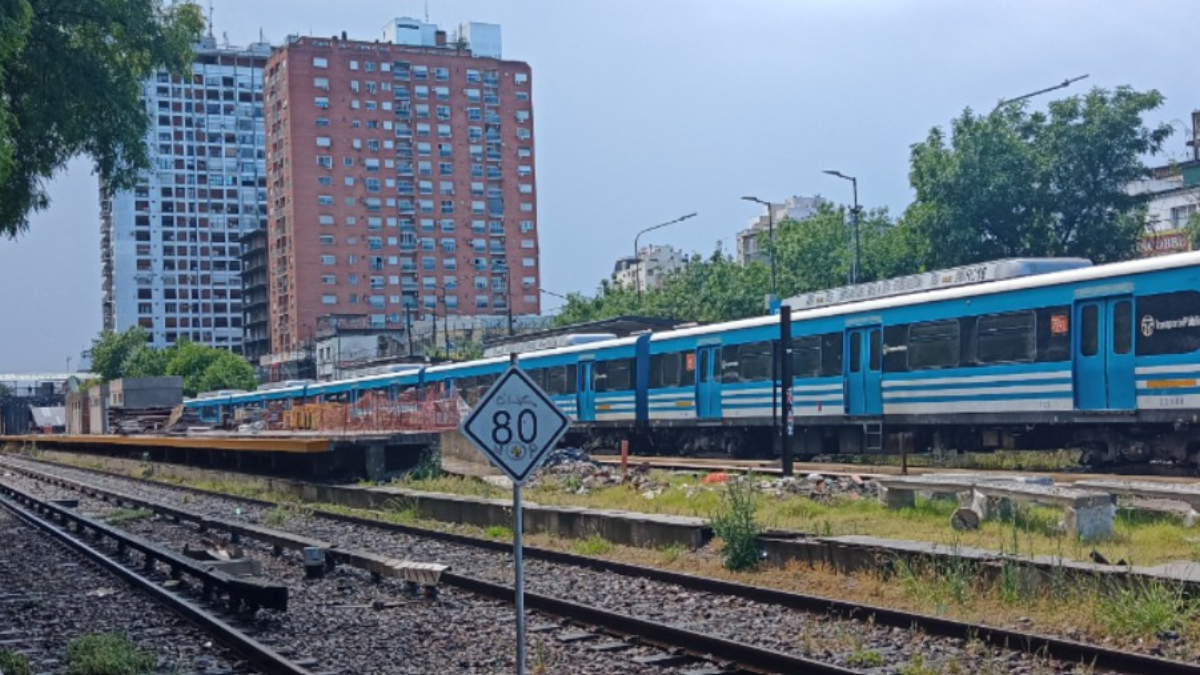 La estación Ramos Mejía del tren Sarmiento es una de las más utilizadas de la línea que conecta Once con Moreno, en el oeste del Conurbano.