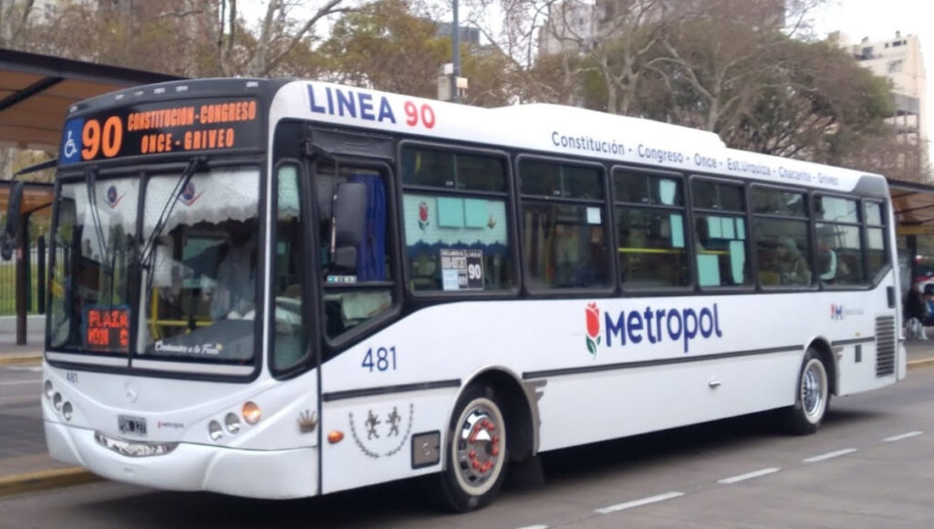 El gobierno de CABA tiene en mente eliminar la línea 90 de colectivos y que parte de su recorrido sea realizado por la línea 151.