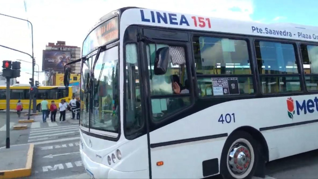 El gobierno de CABA tiene en mente eliminar la línea 90 de colectivos y que parte de su recorrido sea realizado por la línea 151.