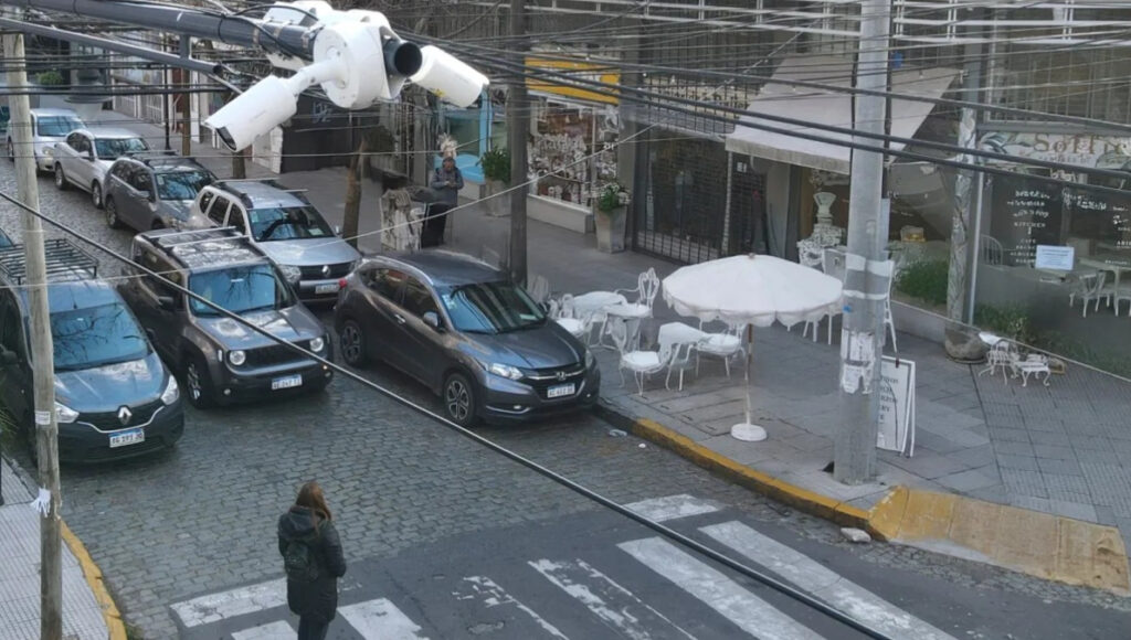 Ya funcionan nuevas cámaras con IA en puntos del centro comercial de San Isidro donde antes no existían equipos de vigilancia.