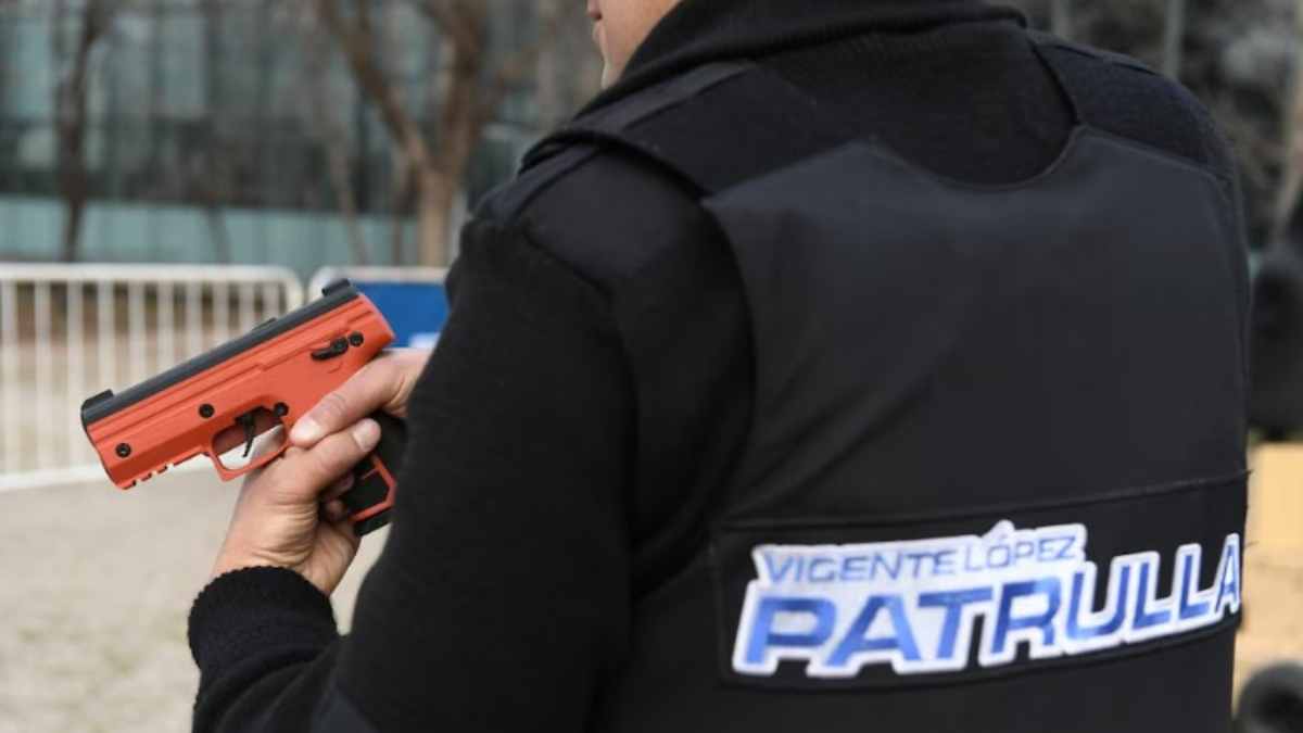Por disposición de la intendenta Soledad Martínez, los agentes de la Patrulla Municipal de Vicente López ya utilizan pistolas y rifles Byrna.