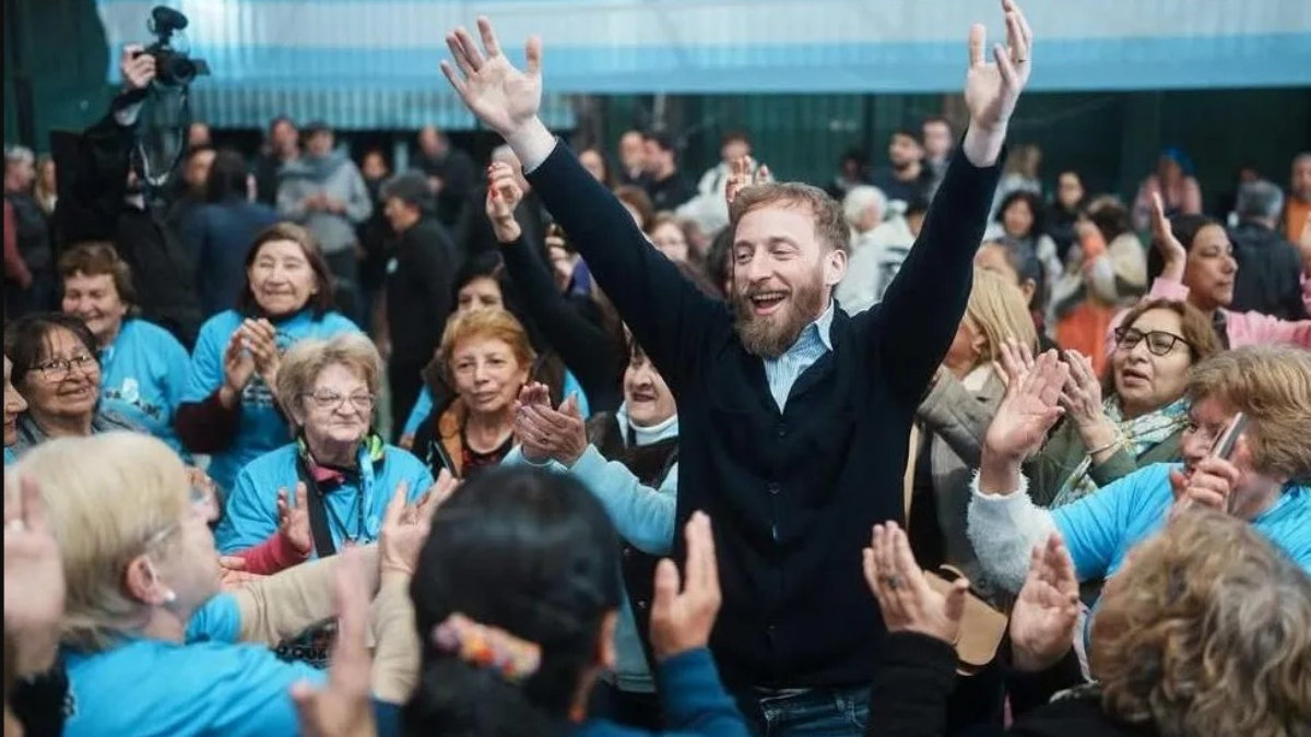 Federico Otermín presentó “La Fuerza de los Jubilados en Comunidad” en la sociedad italiana Cristóbal Colón de Lomas de Zamora. Allí anunció beneficios para los jubilados y le pegó a Milei.