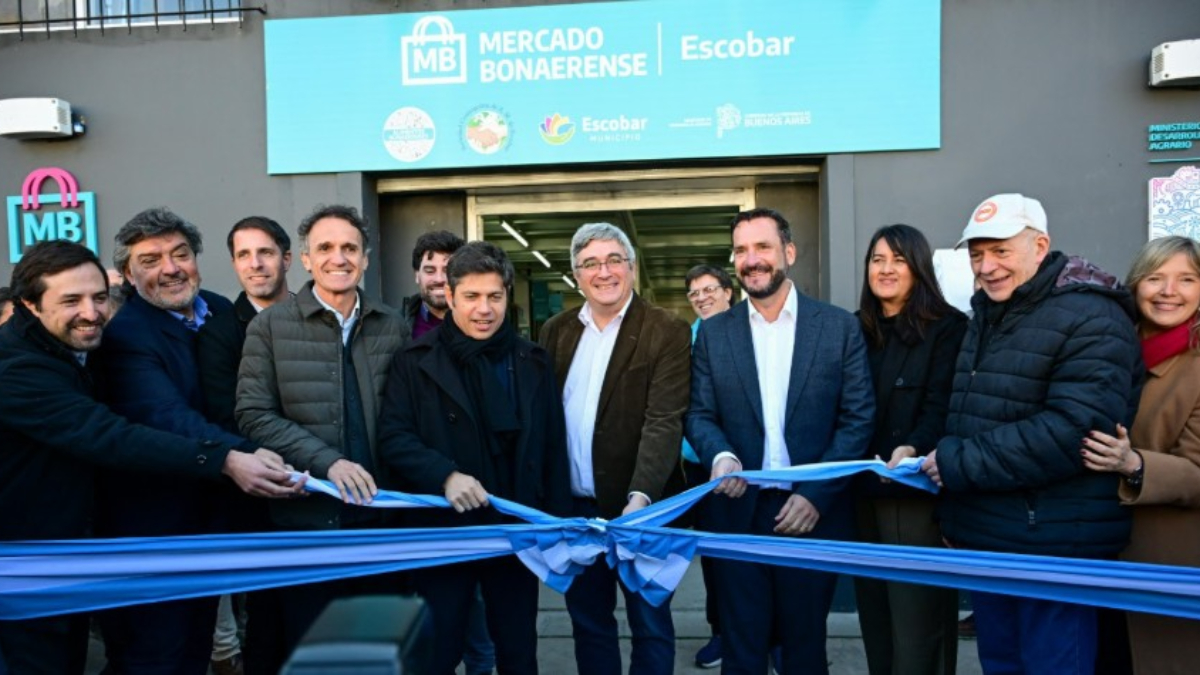 El gobernador Axel Kicillof y el intendente Ariel Sujarchuk inauguraron un Mercado Bonaerense fijo en pleno centro de Escobar.