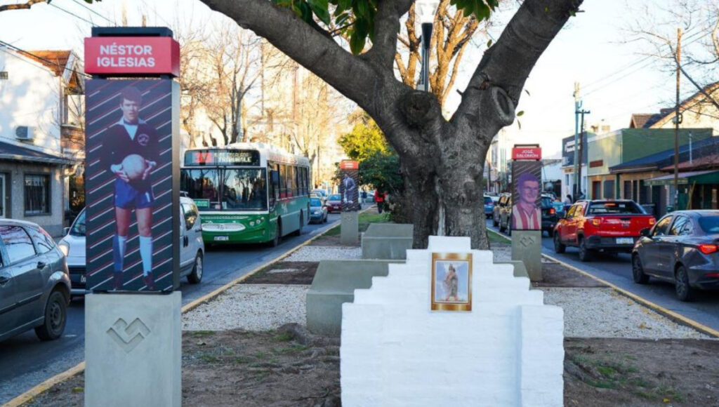 El nuevo Paseo de los Idolos de Talleres de Remedios de Escalada está emplazado sobre el renovado Boulevard Rosales, entre 20 de Septiembre y Ramón Franco de esa localidad del distrito de Lanús.