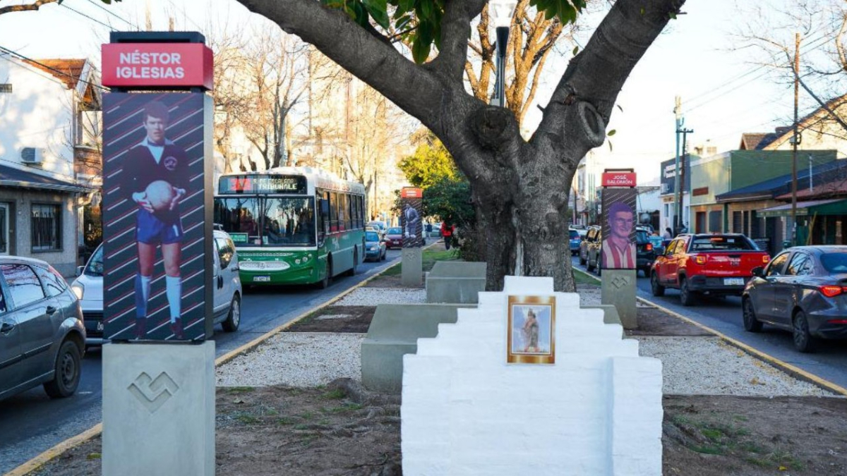 El nuevo Paseo de los Idolos de Talleres de Remedios de Escalada está emplazado sobre el renovado Boulevard Rosales, entre 20 de Septiembre y Ramón Franco de esa localidad del distrito de Lanús.