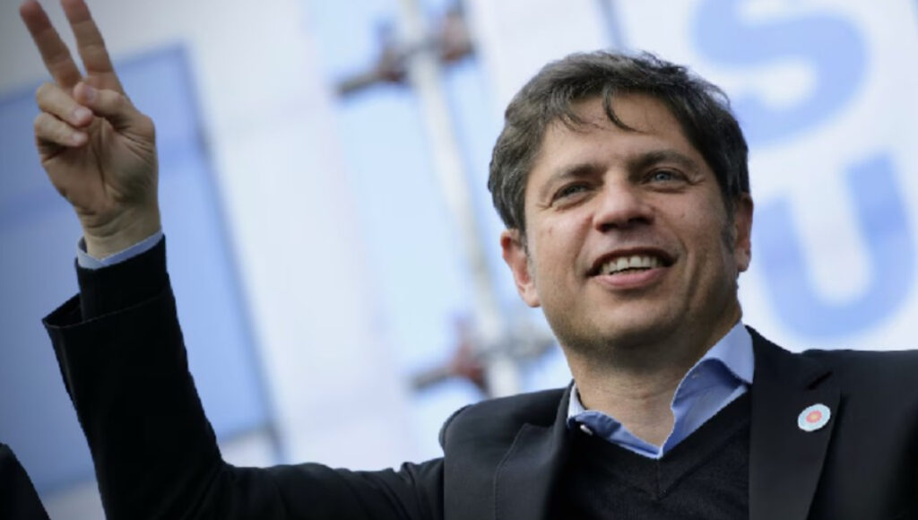 Axel Kicillof recorrió La Matanza e inauguró una escuela horas después de que Javier Milei se sacara la foto de lanzamiento de campaña en Villa Celina.