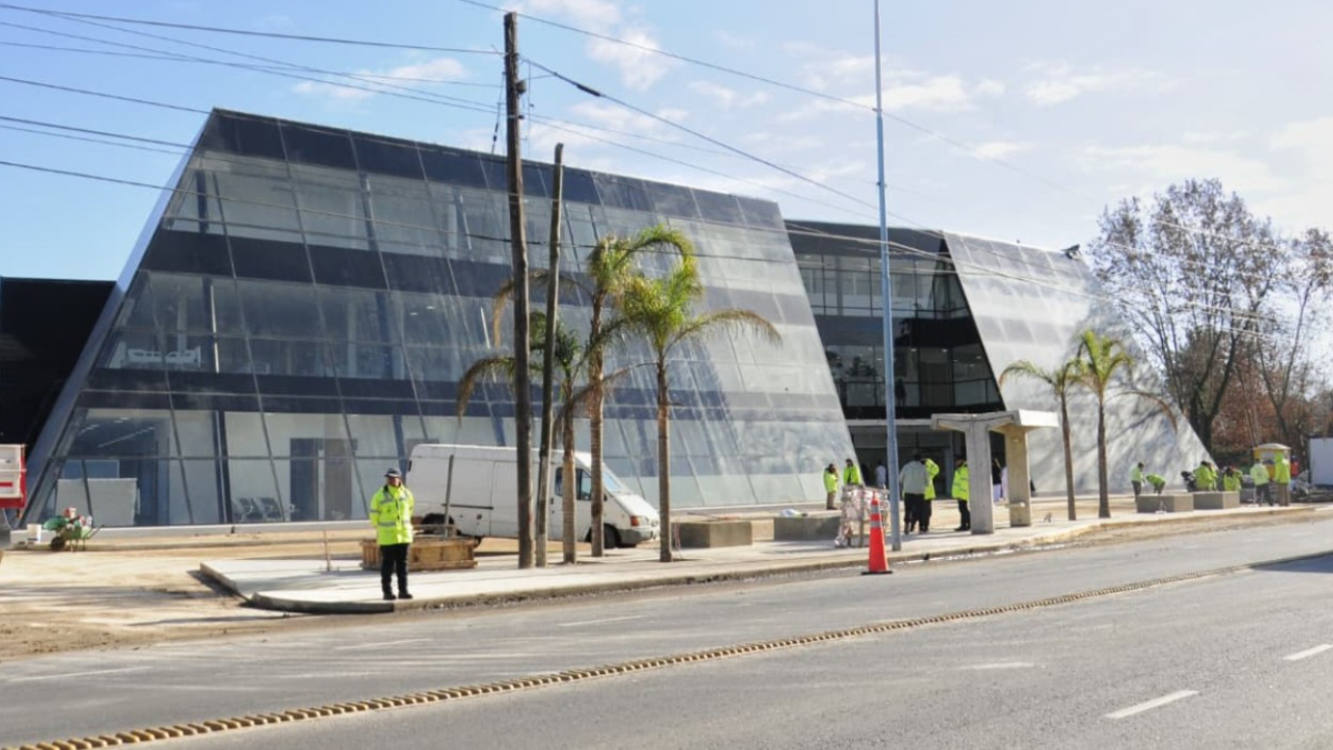 La nueva Clínica Manuel Balgrano de IOMA de Escobar está en Ingeniero Maschwitz, sobre la Ruta Provincial 26, entre las calles Carhué y Palmers.