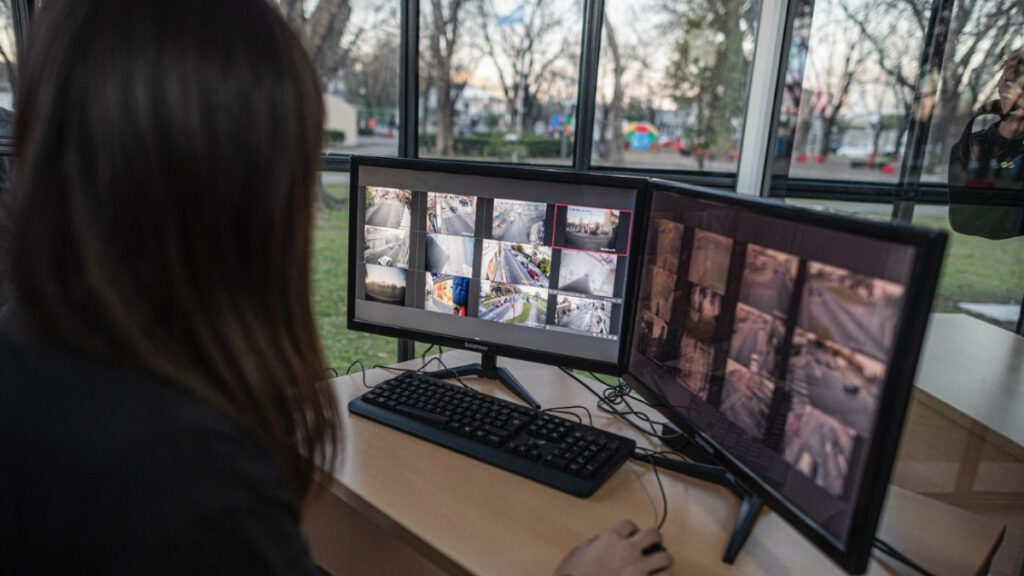 El nuevo Centro Descentralizado de Monitoreo de El Palomar, en el partido de Morón, ya funciona en la Plaza Cattaneo.