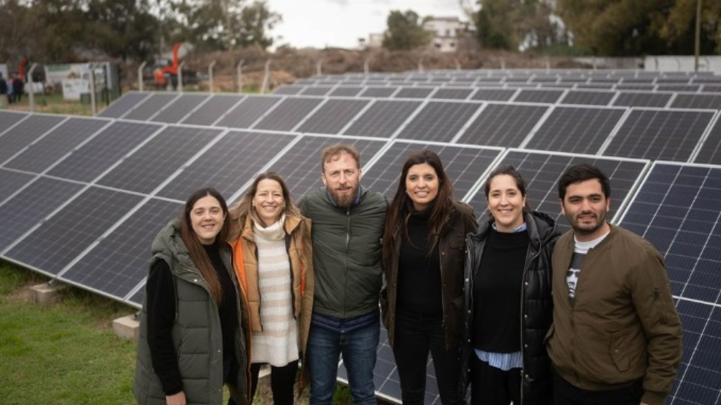 El nuevo Parque Solar Diego Maradona, en Villa Fiorito, ya entró en funcionamiento para proveer de energías limpias a los vecinos del barrio.