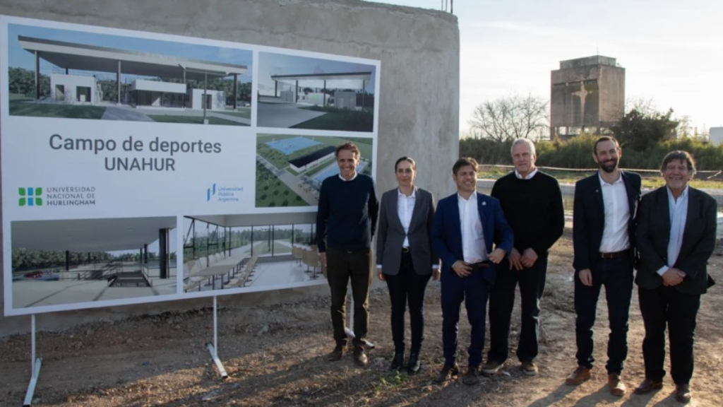 Las obras en el campo de deportes de la Universidad de Hurlingham avanzan a buen ritmo financiadas con fondos de la Provincia de Buenos Aires.