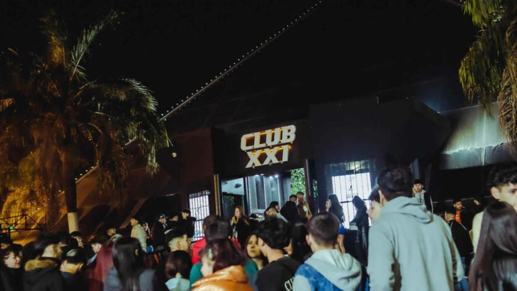 Camilo Isabella Valenzi murió en un boliche de la localidad bonaerense de Quilmes Oeste, y su familia denuncia que fue agredido dentro del local.