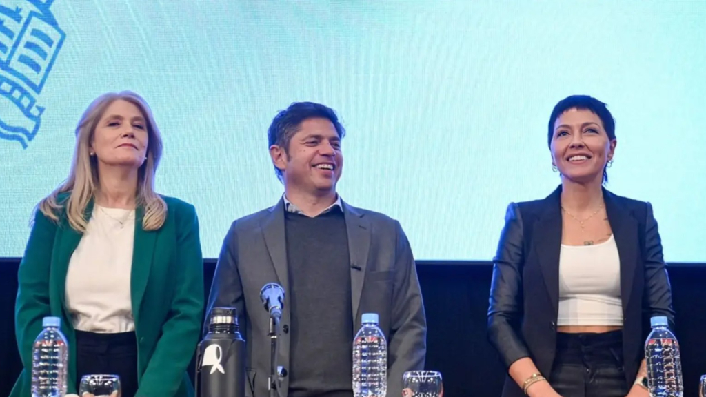 Axel Kicillof junto a Verónica Magario y Mayra Mendoza, las mujeres fuertes del PJ para la pelea en la Tercera Sección electoral de cara a las elecciones del próximo domingo 7 de septiembre.