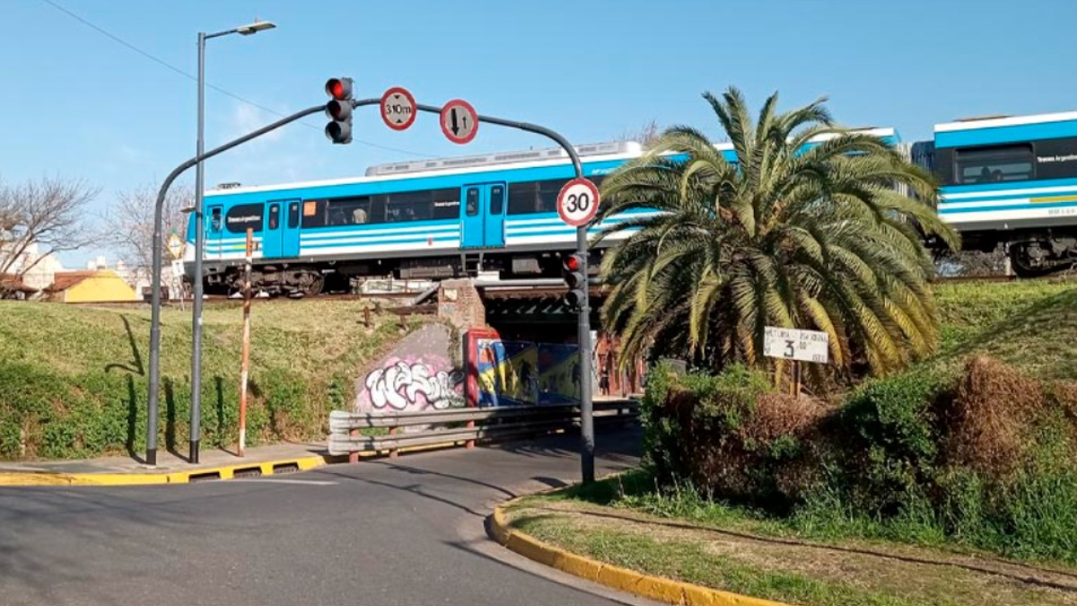 El puente de la Avenida del Fomentista en Villa Pueyrredón, a metros de la estación Miguelete, será arreglado y or eso el ramal José León Suárez del tren Mitre estará cerrado tres días.