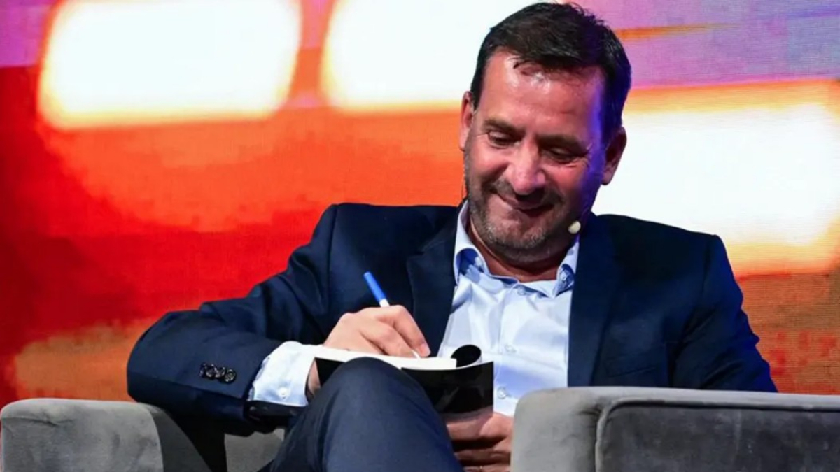 El intendente de Escobar, Ariel Sujarchuk, presentó en el Museo de Arte Latinoamericano de Buenos Aires (Malba) su primer libro, titulado "Mañana es hoy. Alianzas para una ciudadanía digital inteligente", editado por Planeta.