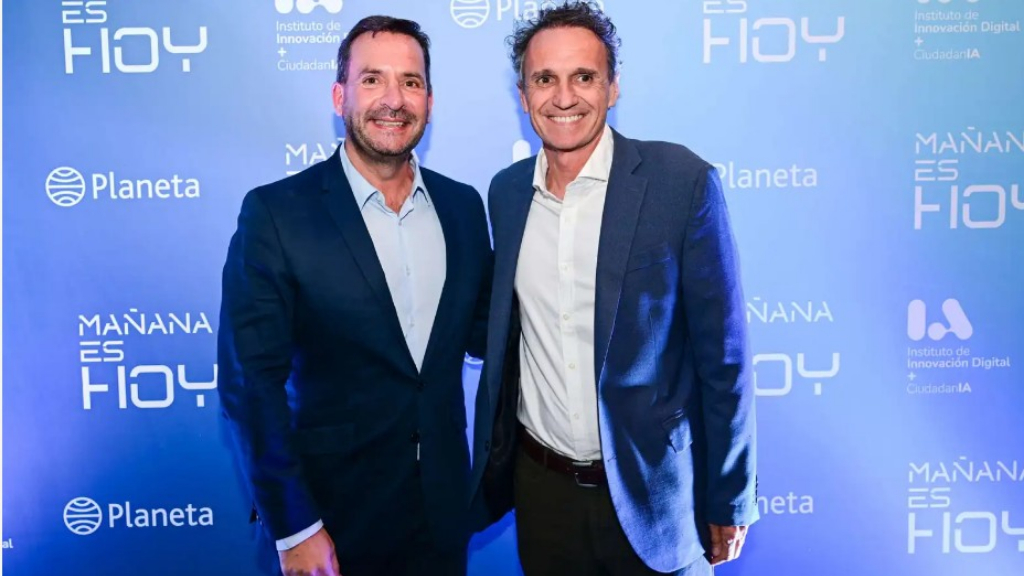 El intendente de Escobar, Ariel Sujarchuk, presentó en el Museo de Arte Latinoamericano de Buenos Aires (Malba) su primer libro, titulado "Mañana es hoy. Alianzas para una ciudadanía digital inteligente", editado por Planeta.