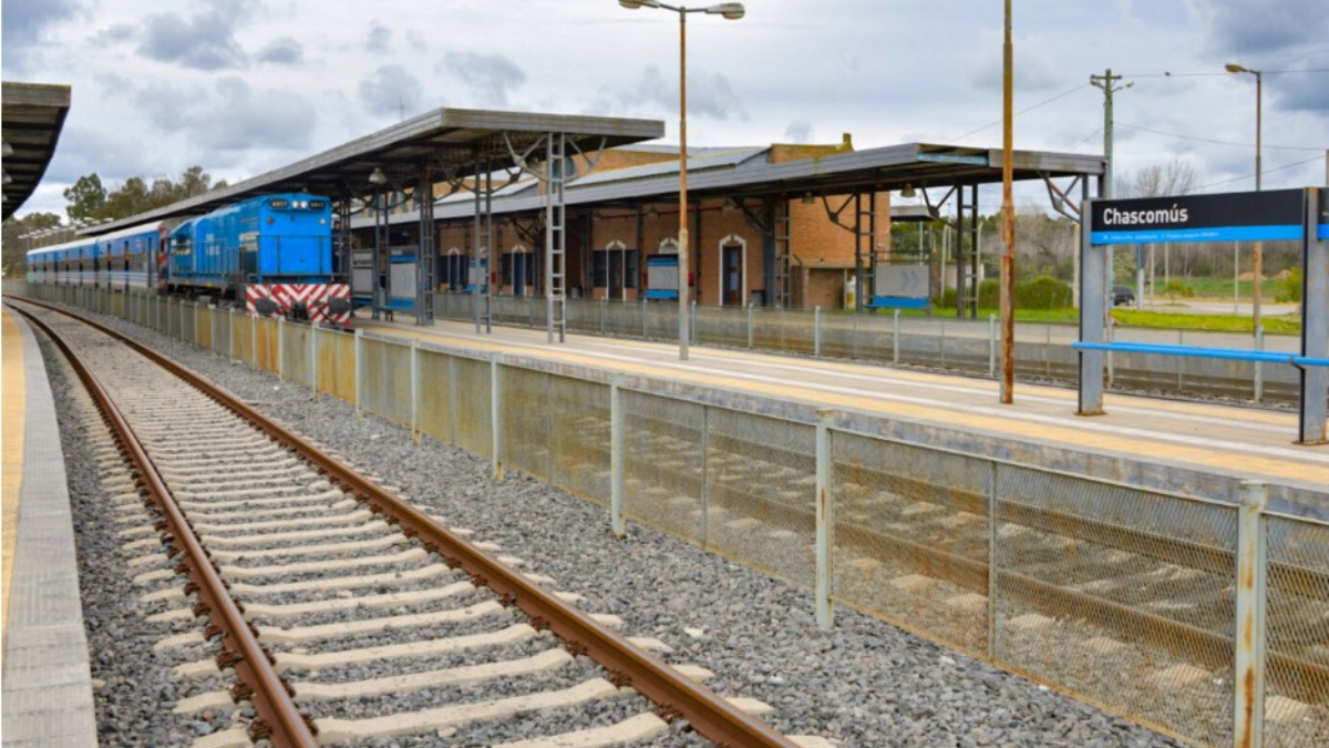 El tren Roca reactivó su servicio a Chascomús, la ciudad de la laguna, uno de los destinos más visitados de la ciudad de Buenos Aires todos los fines de semana.