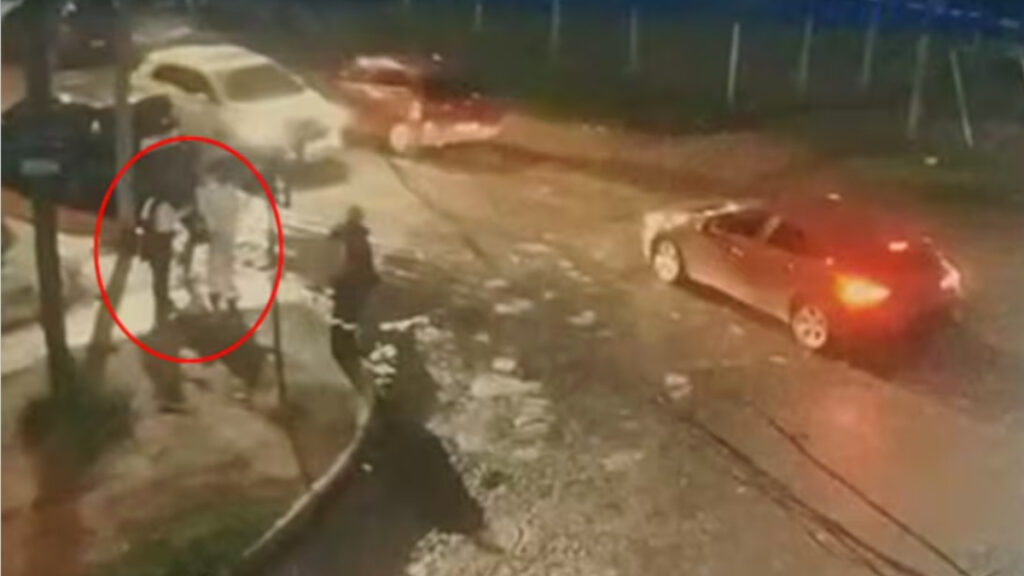 La última imagen con vida de Lara Morena Gutiérrez (15), Morena Verri (20) y Brenda Loreley Del Castillo (20). Fue el viernes pasado en La Tablada. Hoy las hallaron muertas en un pozo en Florencio Varela.