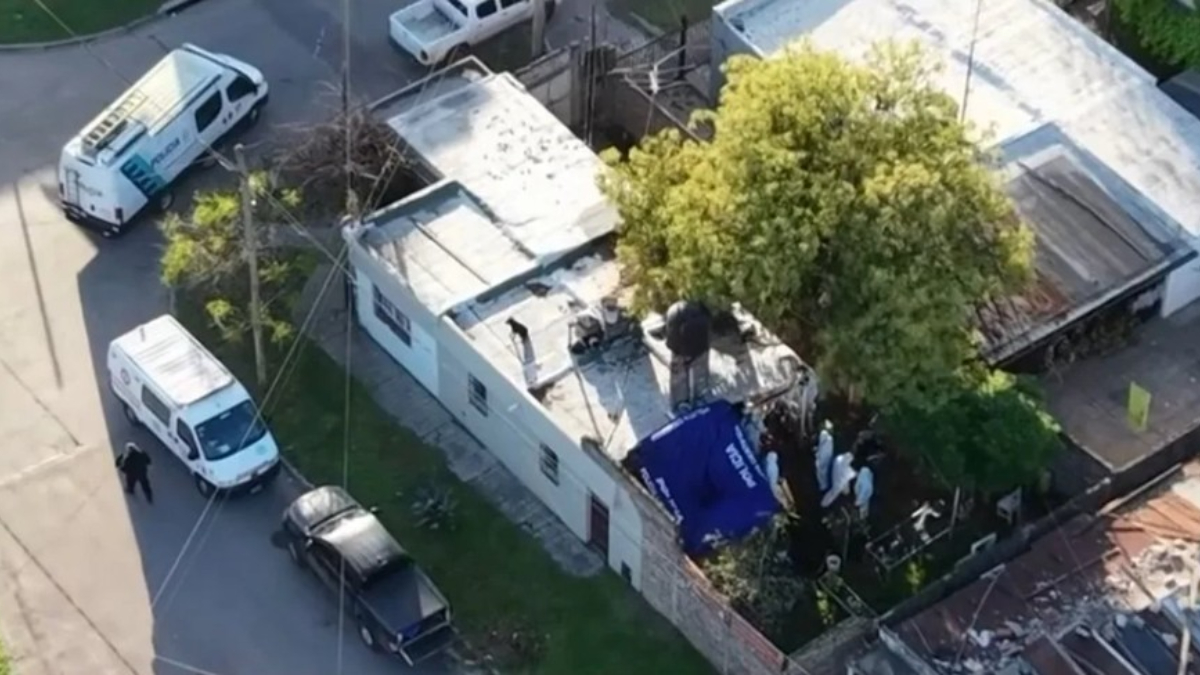 La casa de Florencio Varela donde hallaron enterradas a Lara Morena Gutiérrez, Morena Verri y Brenda Loreley Del Castillo, las chicas desaparecidas el viernes pasado en Ciudad Evita.