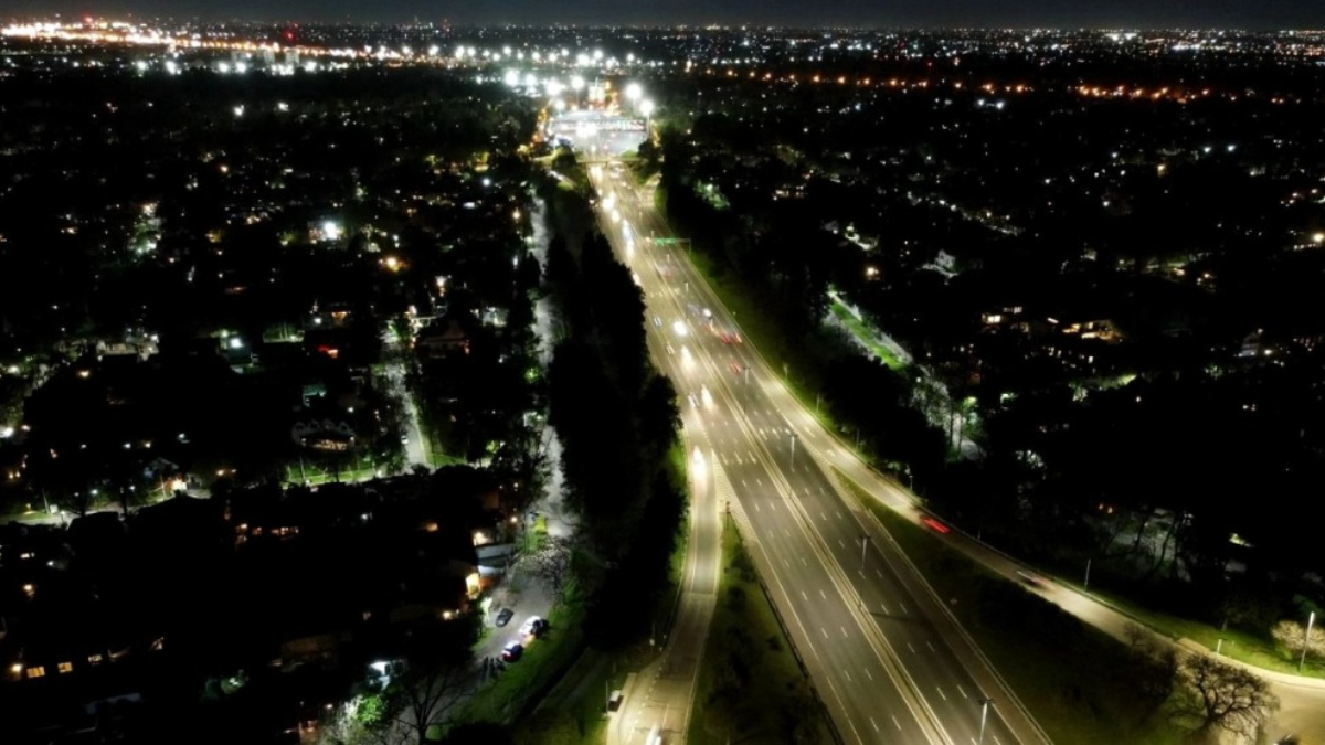 San Isidro firmó un convenio con Ausol para hacer el recambio de las luminarias que se rompan en la Panamericana, con nuevas luces LED.