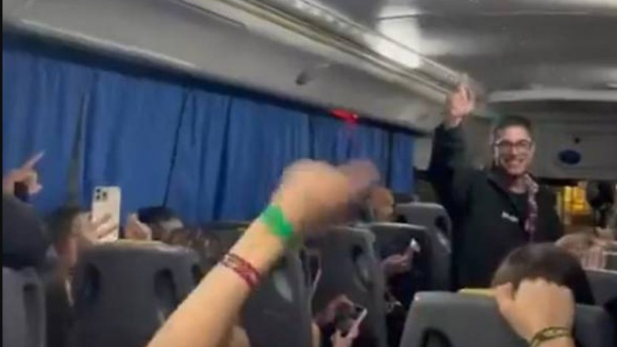 Las imágenes de los cánticos antisemitas de los alumnos del la Escuala Humanos de Canning se viralizaron el fin de semana destando una ola de críticas.