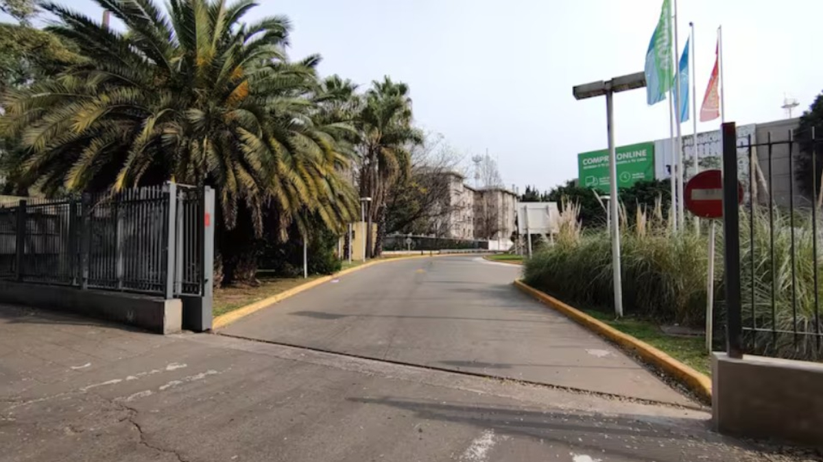 El terreno del Ejército ubicado en Cerviño y Bullrich donde funciona el Shopping Portal Palermo fue comprado por el empresario Eduadro Costantini, dueño del MALBA.