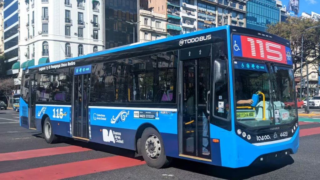 Las autoridades del Gobierno de la Ciudad de Buenos Aires proyectan la supresión de la línea 23 de colectivos, cuyo recorrido será parcialmente absorbido por la 115.
